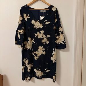 NWT Belongsci V-Neck Bell Sleeve Shift Dress in Navy Blue Floral | Size Medium